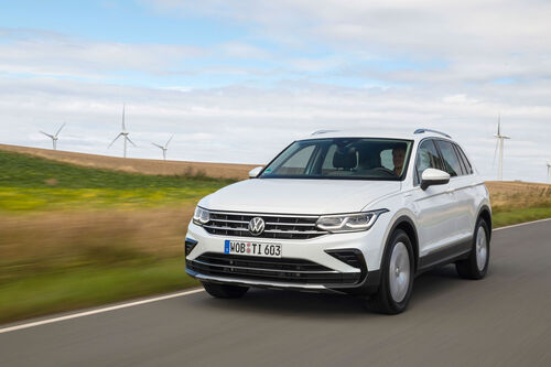 Volkswagen Tiguan Plug-in Hybrid (PHEV) Front Three Quarter